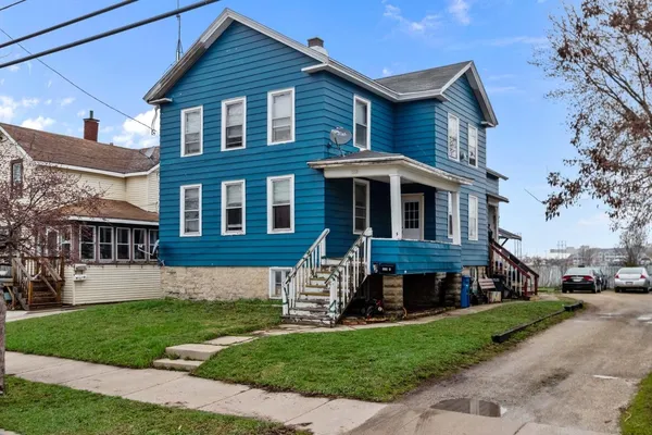 $245,000 | 326 West 6th Avenue, Oshkosh, WI 54902