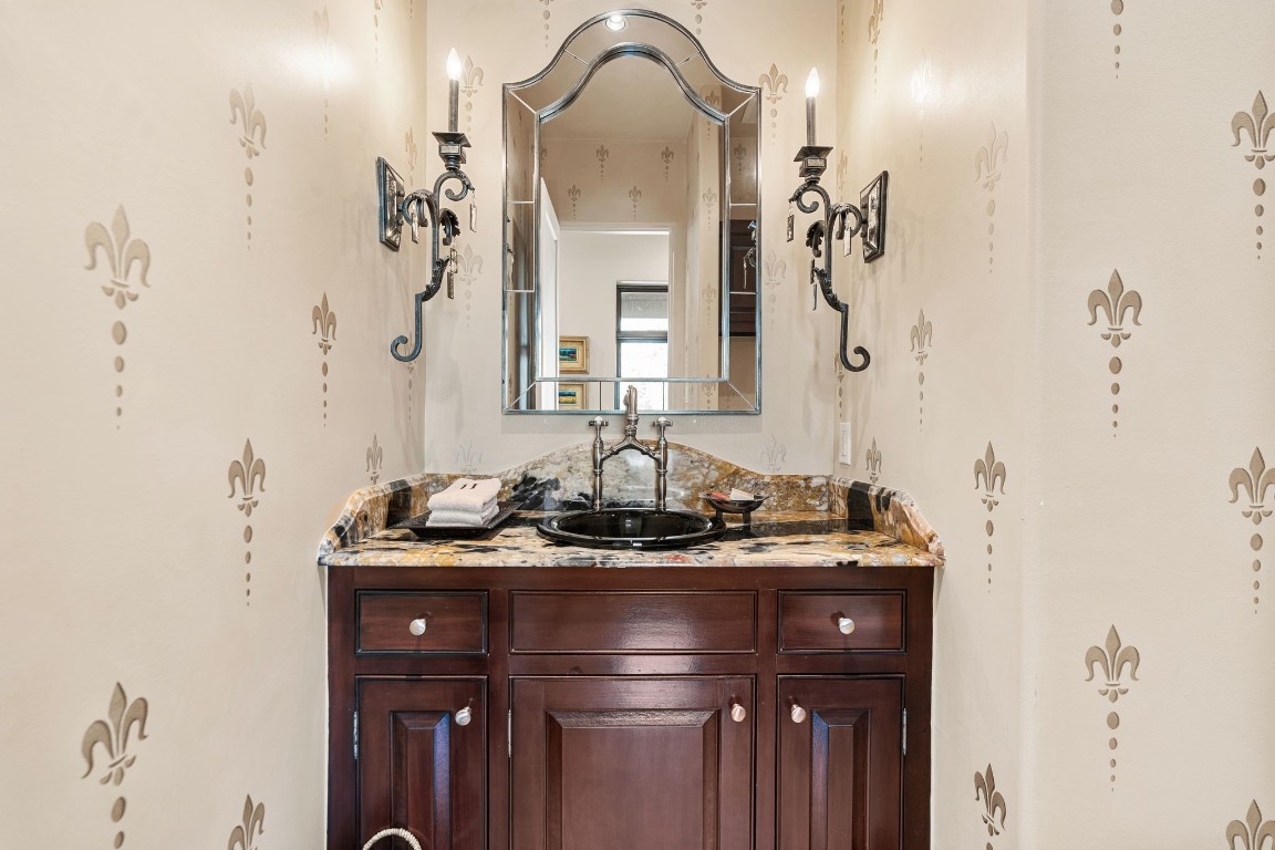 354 Piney Point Road Houston, TX 77024 - Photo 13 of 50