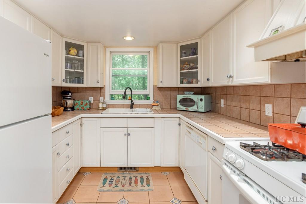 1263 Bee Tree Road Glenville, NC 28736 - Photo 14 of 34 Gallery Image 14