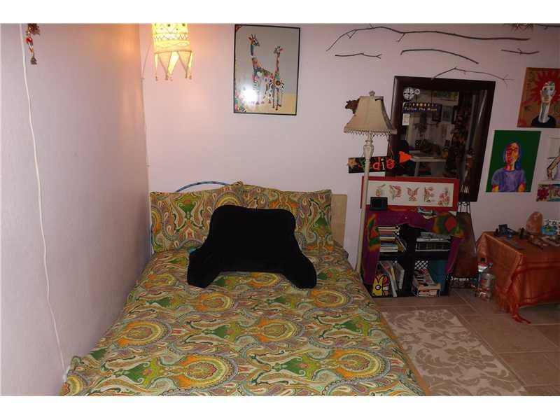 16137 Laurel Drive, Unit 32 Weston, FL 33326 - Photo 5 of 9 a bedroom with a bed and a chair