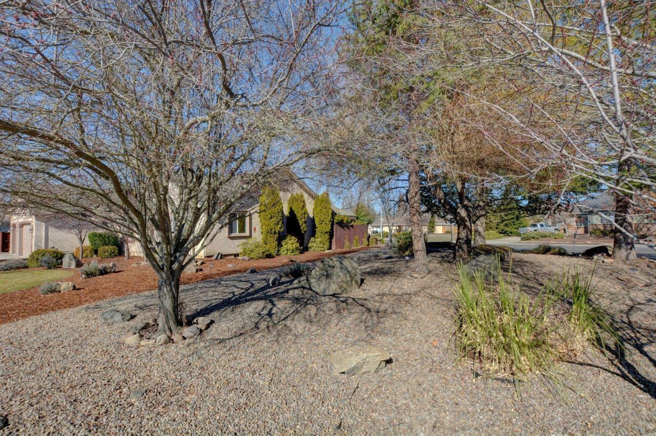 1087 Coral Ridge Eagle Point, OR 97524 - Photo 48 of 51 43