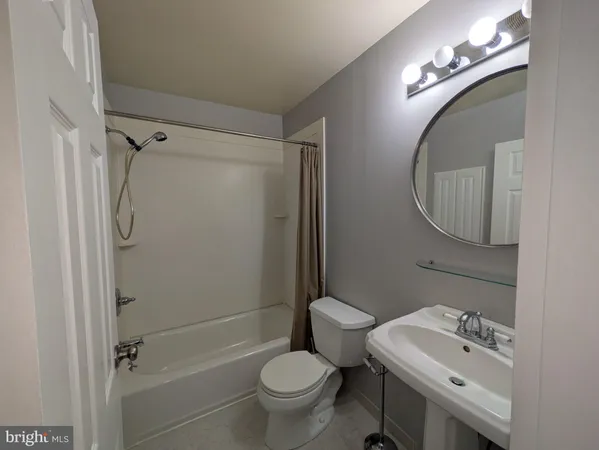 $168,500 | 100 West Glenolden Avenue, Unit U20, Glenolden, PA 19036