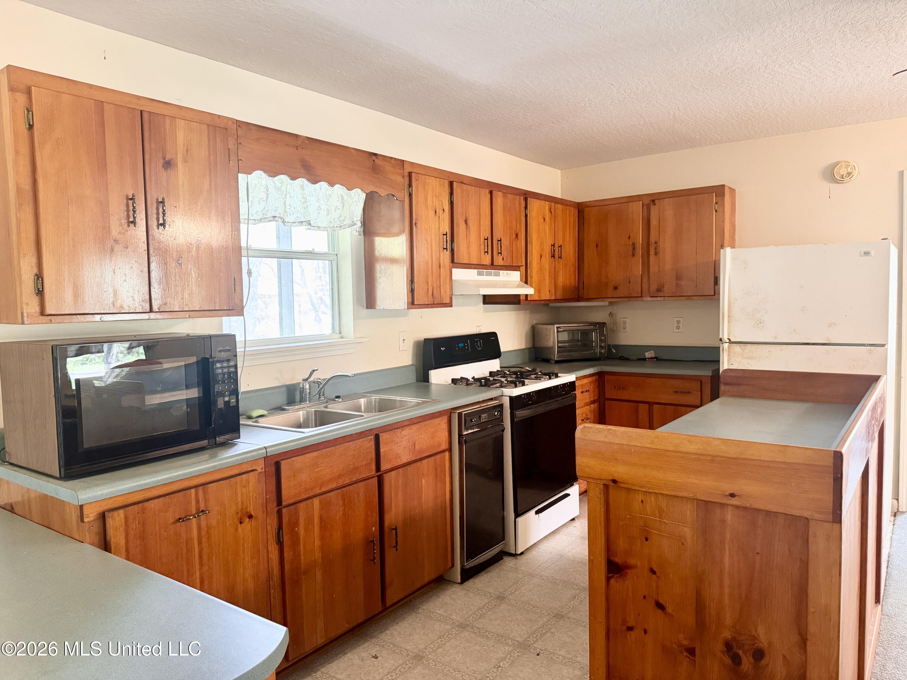 153 Ida Miller Road Lucedale, MS 39452 - Photo 6 of 23 IMG_5493