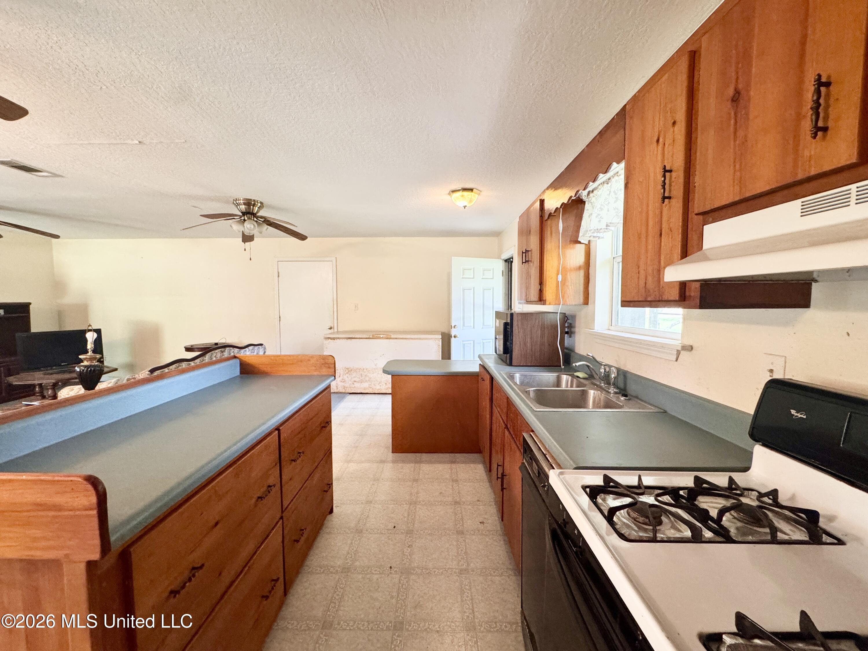 153 Ida Miller Road Lucedale, MS 39452 - Photo 7 of 23 IMG_5494