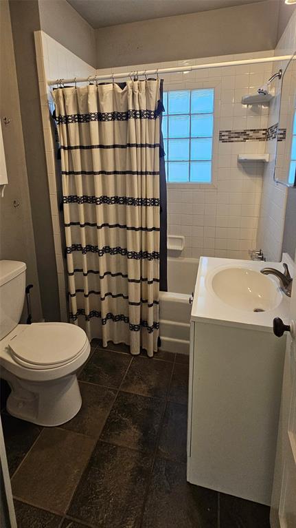 700 Live Oak Road Canton, TX 75103 - Photo 13 of 28 a bathroom with a sink toilet and shower
