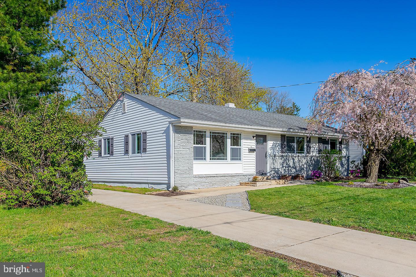 609 Cornwall Road Sewell, NJ 08080 - Photo 3 of 21