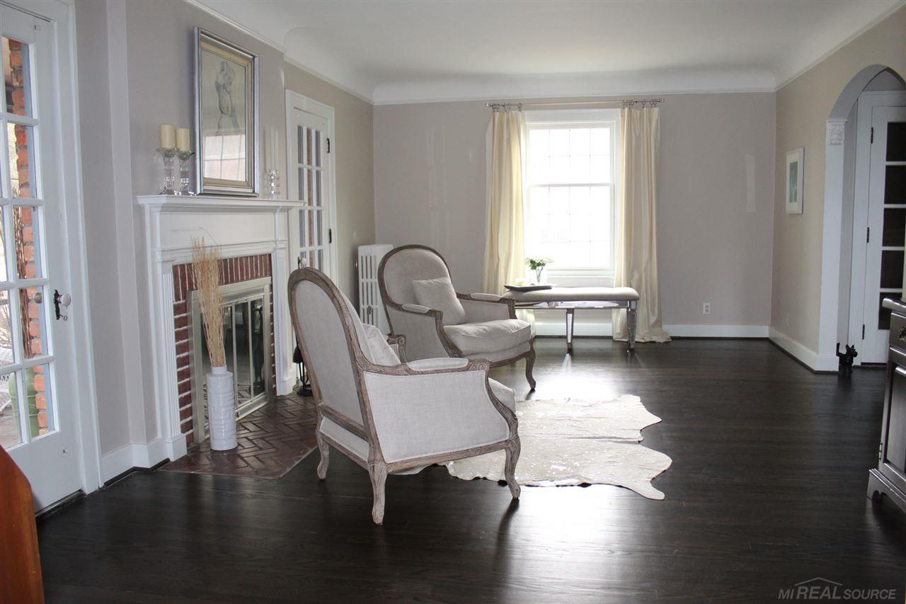 988 Roslyn Road Grosse Pointe, MI 48236 - Photo 6 of 33 31343406-5.JPG