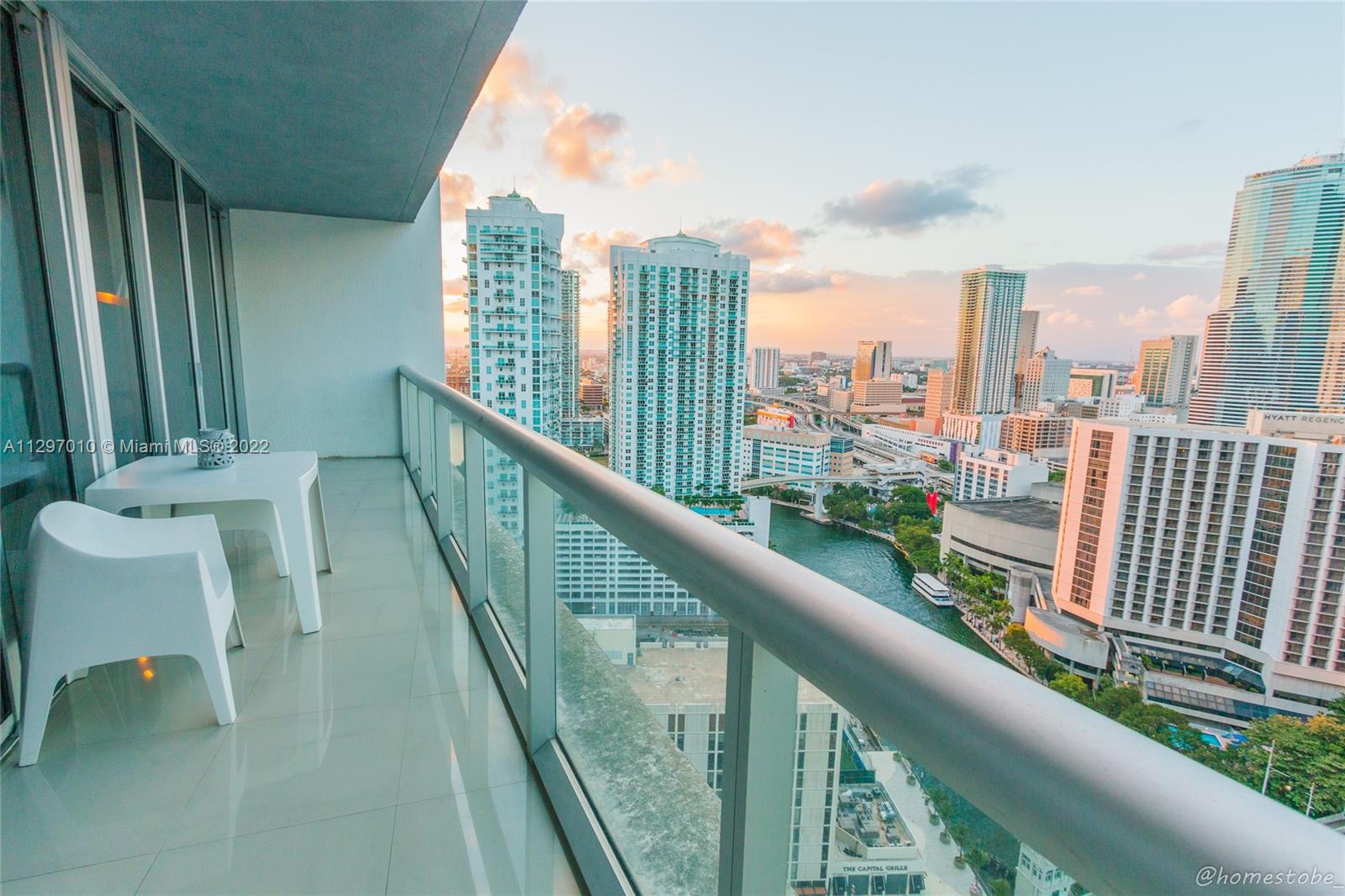 485 Brickell Avenue, Unit 3003 Miami, FL 33131 - Photo 2 of 17 a view of balcony with city view