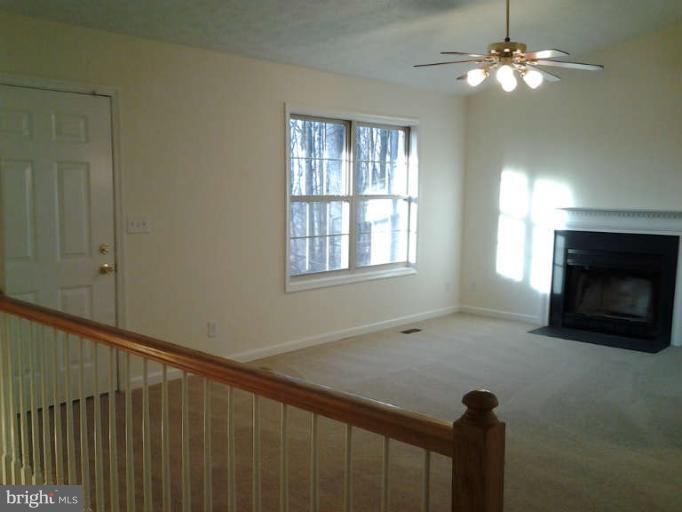 1086 Old Linden Road Linden, VA 22642 - Photo 3 of 19 Interior (Entry)