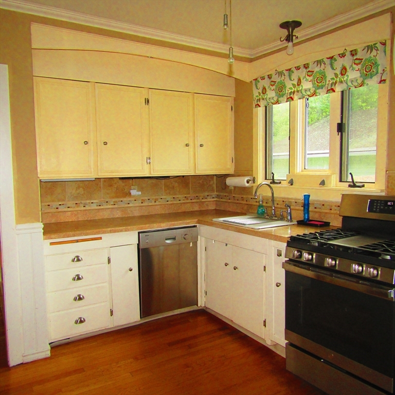 465 Spring Street Northampton, MA 01053 - Photo 6 of 30