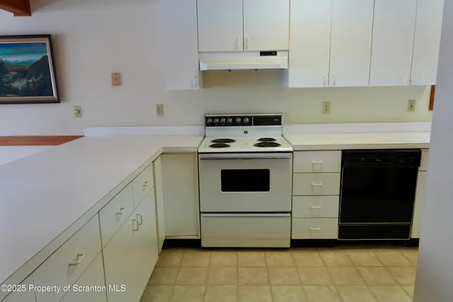 $575,000 | 113 East Shore Drive, Hawley, PA 18428