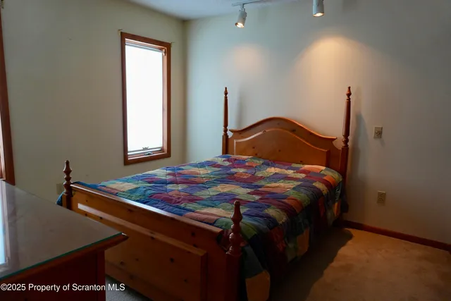 $575,000 | 113 East Shore Drive, Hawley, PA 18428