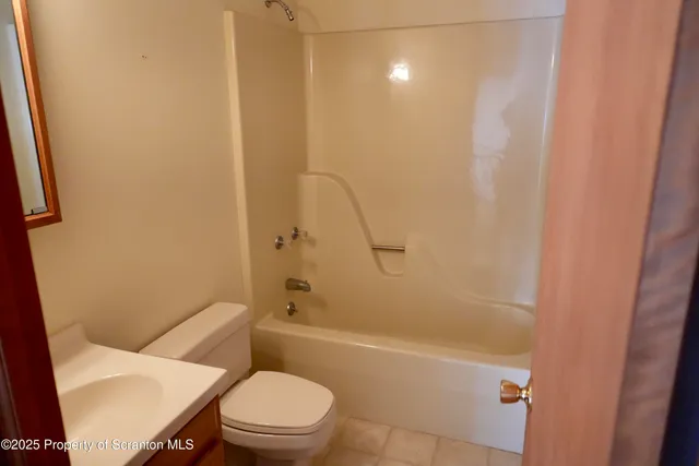 $575,000 | 113 East Shore Drive, Hawley, PA 18428