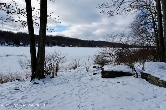 $575,000 | 113 East Shore Drive, Hawley, PA 18428