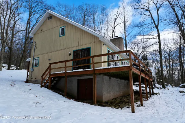 $575,000 | 113 East Shore Drive, Hawley, PA 18428