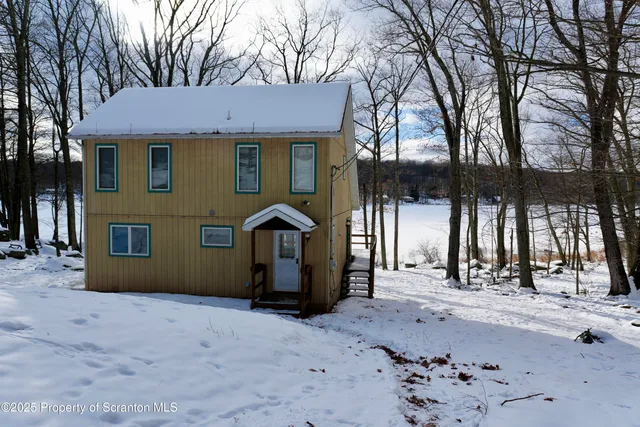 $575,000 | 113 East Shore Drive, Hawley, PA 18428