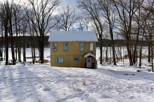 $575,000 | 113 East Shore Drive, Hawley, PA 18428