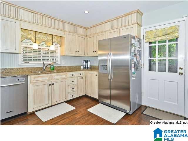 2728 Cherokee Road Mountain Brook, AL 35216 - Photo 10 of 32