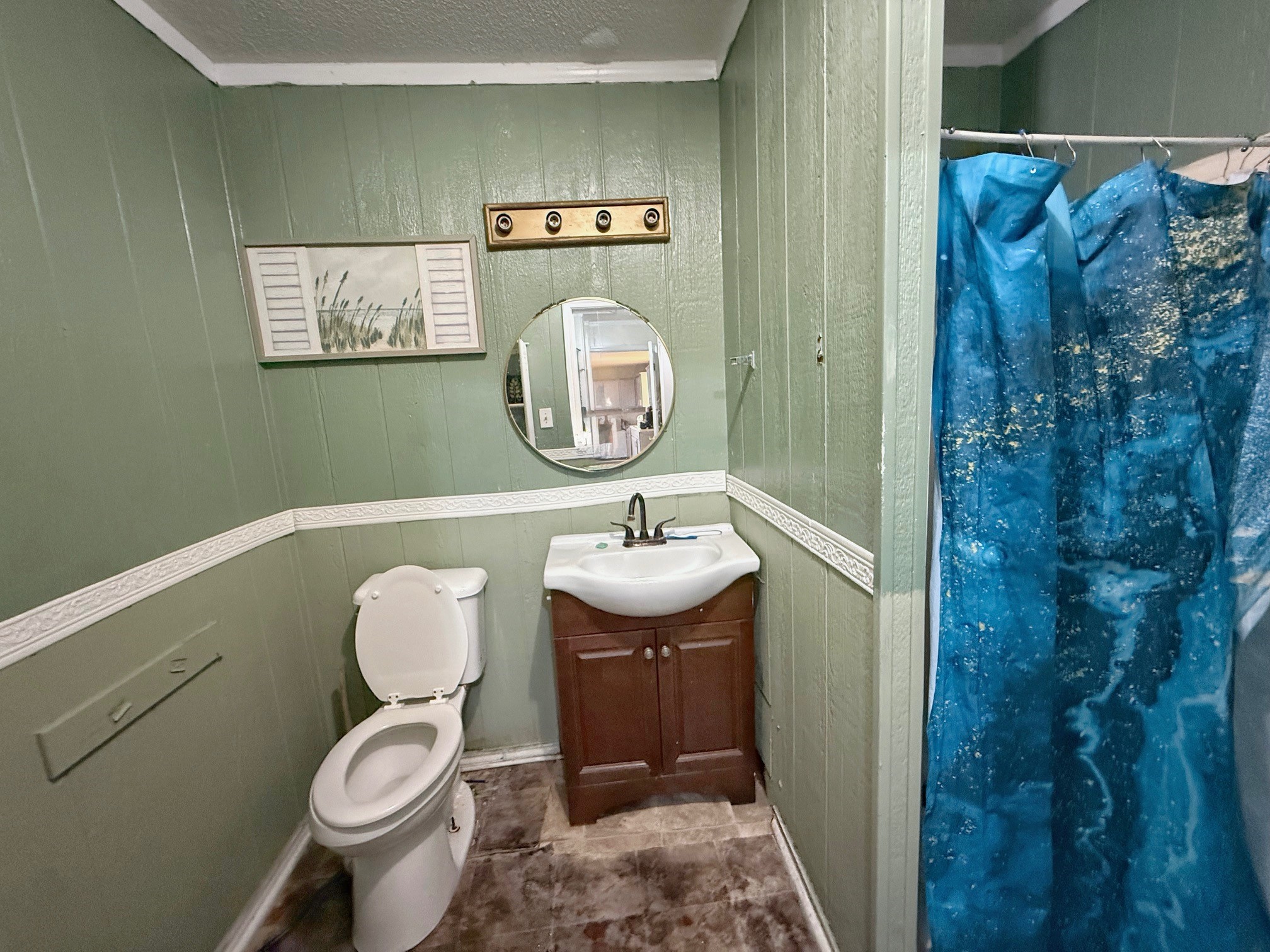 935 Center Street Buffalo, TX 75831 - Photo 15 of 18 a bathroom with a toilet a sink and mirror