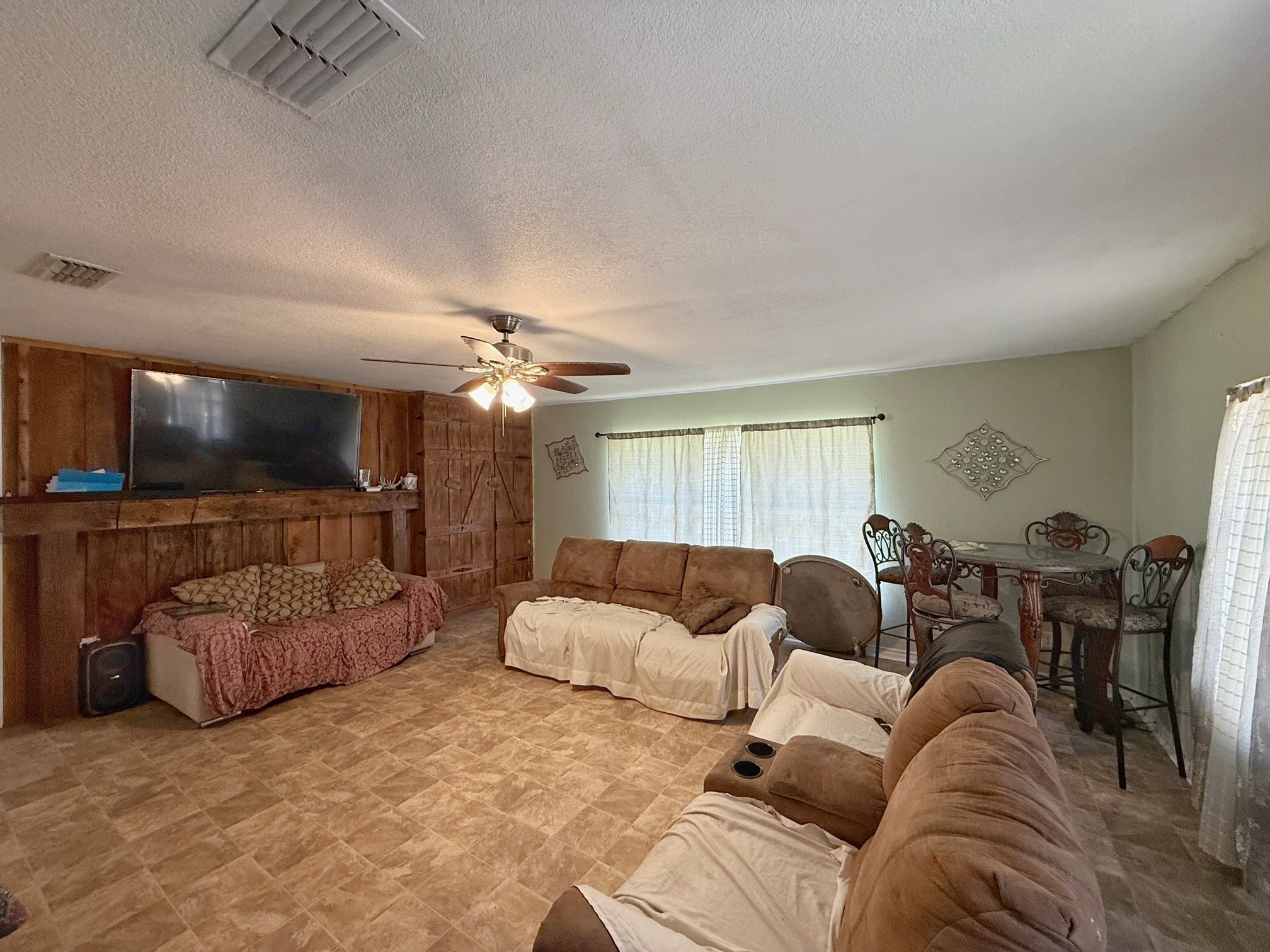 935 Center Street Buffalo, TX 75831 - Photo 9 of 18 a living room with furniture and a flat screen tv
