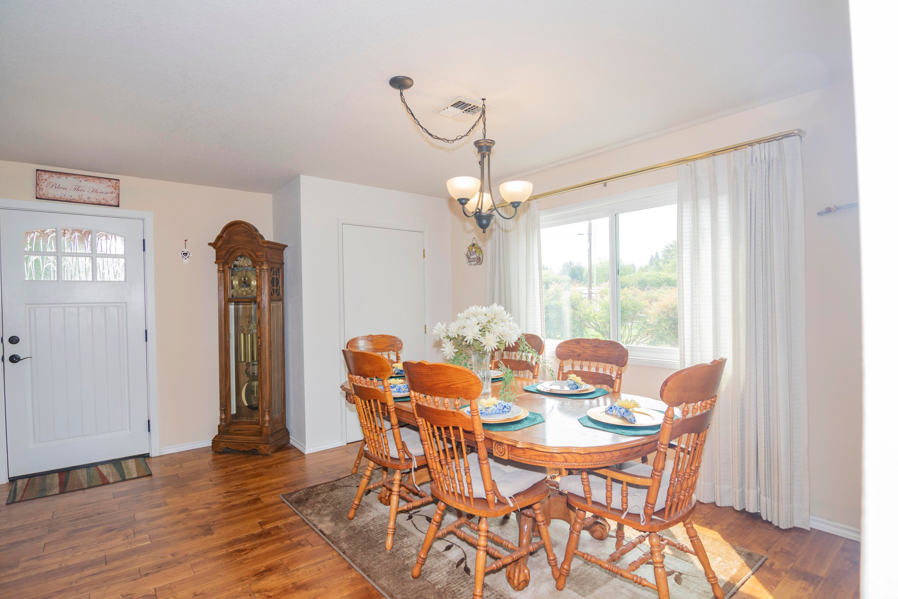 1728 Minear Road Medford, OR 97501 - Photo 10 of 68 Dining