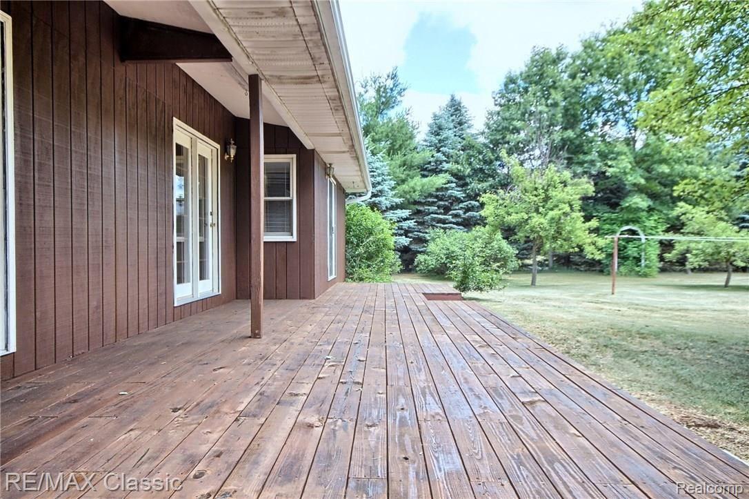 46047 Bemis Road Belleville, MI 48111 - Photo 24 of 30 Deck.jpg