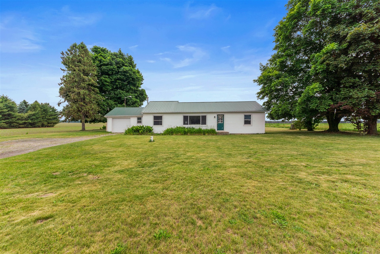 5651 West Chicago Road Jonesville, MI 49250 - Photo 5 of 27