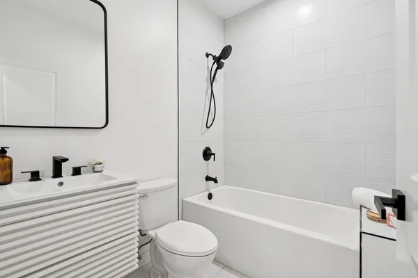 $459,000 | 6755 North Hermitage Avenue, Unit 3, Chicago, IL 60626