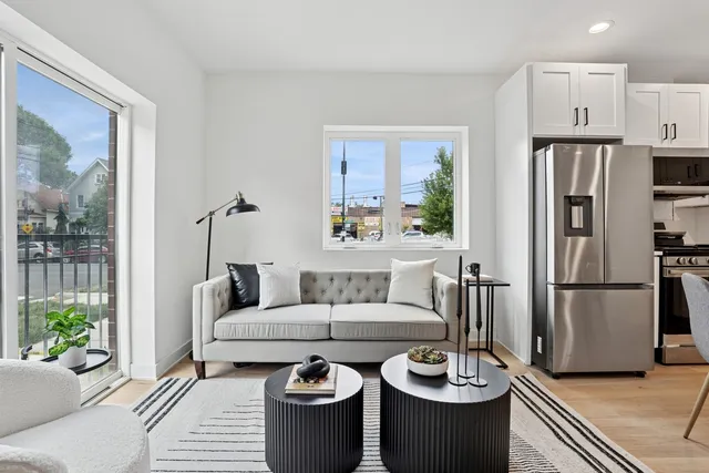 $459,000 | 6755 North Hermitage Avenue, Unit 3, Chicago, IL 60626