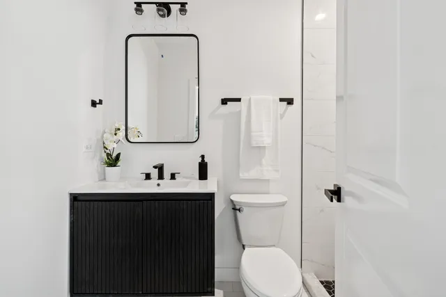 $459,000 | 6755 North Hermitage Avenue, Unit 3, Chicago, IL 60626