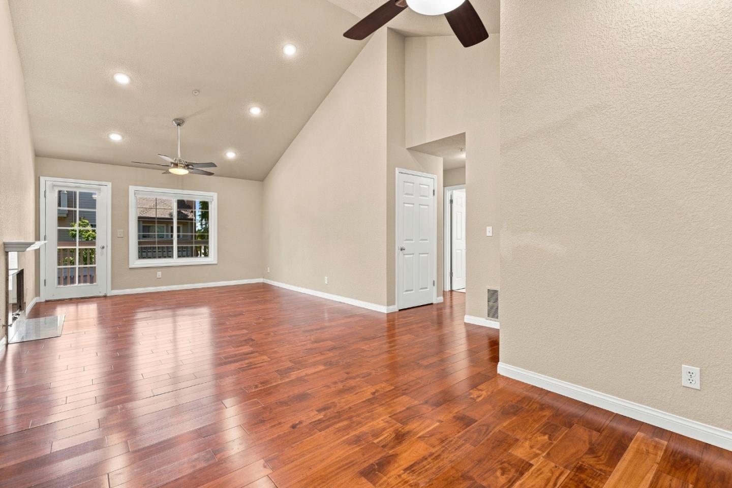 935 Old County Road, Unit 9 Belmont, CA 94002 - Photo 16 of 34 Gallery Image 16