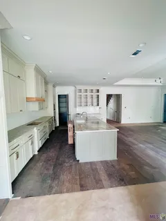 $775,000 | 8718 Brentwood Park Avenue, Baton Rouge, LA 70809