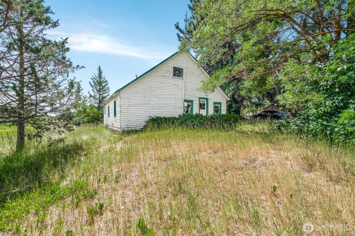3220 Bickleton Highway Roosevelt, WA 99356 - Photo 2 of 17 a view of a backyard of the house