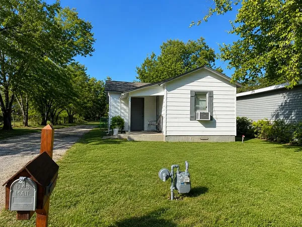 $135,000 | 205 North Las Vegas Trail, White Settlement, TX 76108