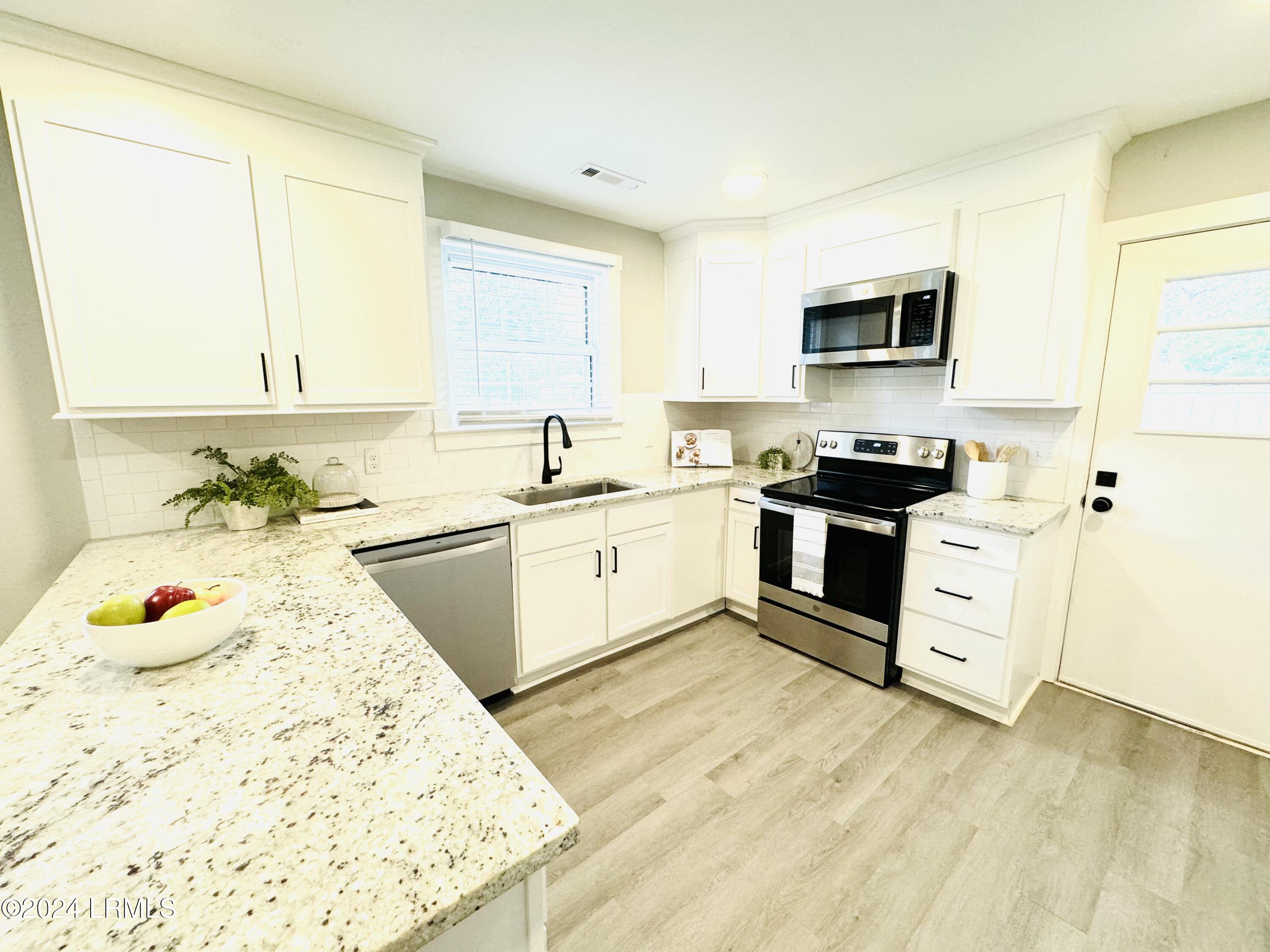 2511 State Rd S-7-277 Beaufort, SC 29902 - Photo 8 of 32 IMG_5877