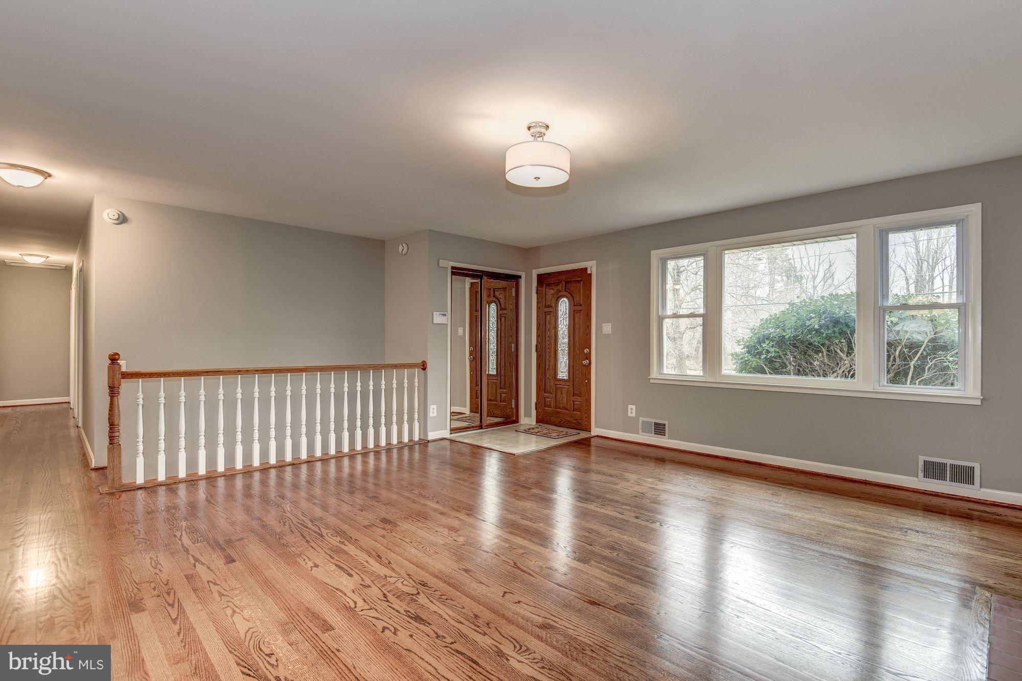 5615 Inverchapel Road Springfield, VA 22151 - Photo 2 of 17 GORGEOUS FRONT ENTRYWAY DOOR