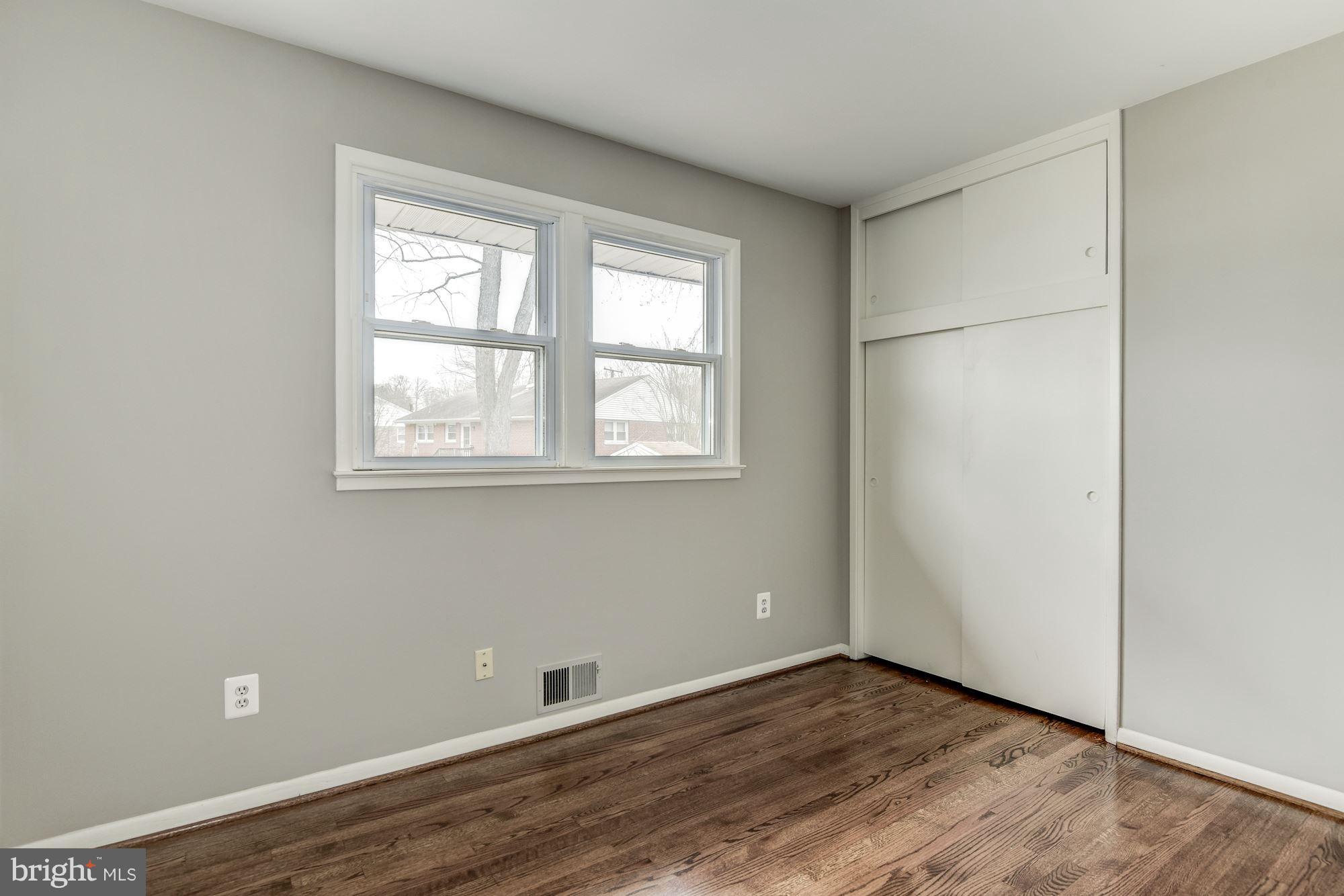 5615 Inverchapel Road Springfield, VA 22151 - Photo 12 of 17 MAXIMIZE CLOSET SPACE WITH UPPER NOOK