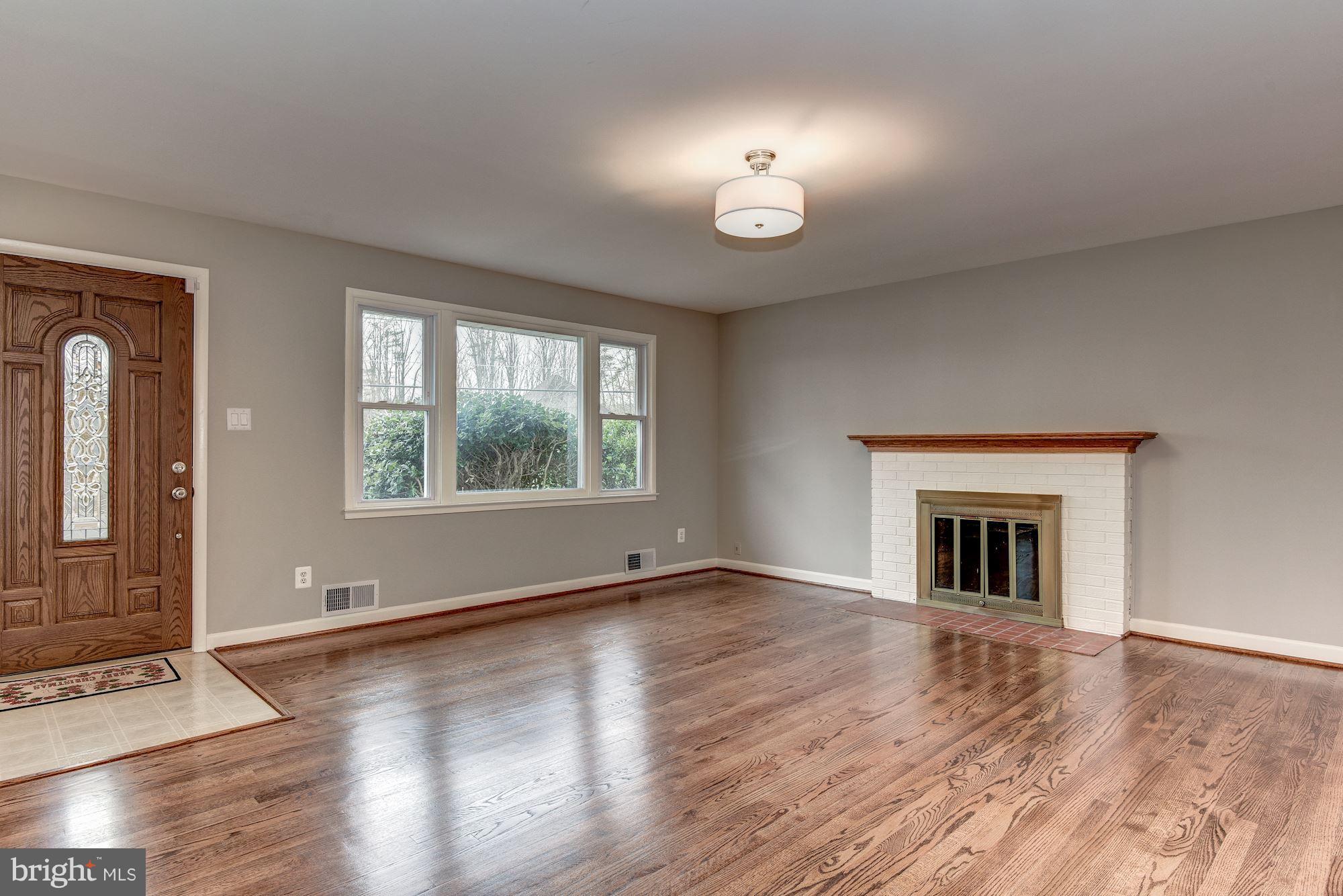 5615 Inverchapel Road Springfield, VA 22151 - Photo 3 of 17 LIGHT, BRIGHT, AND COZY W/FIREPLACE