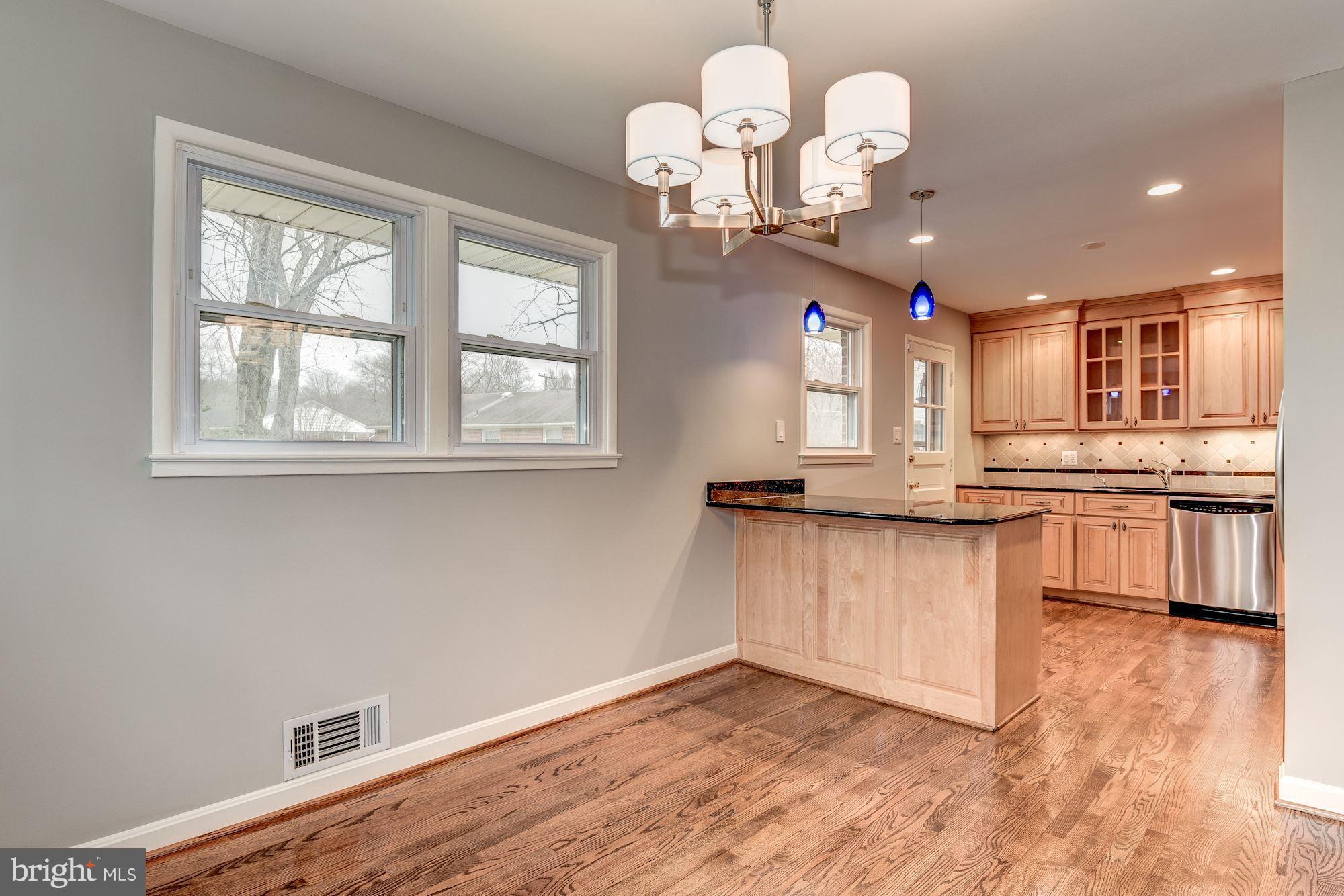 5615 Inverchapel Road Springfield, VA 22151 - Photo 7 of 17 UPDATED KITCHEN W/PENINSULA