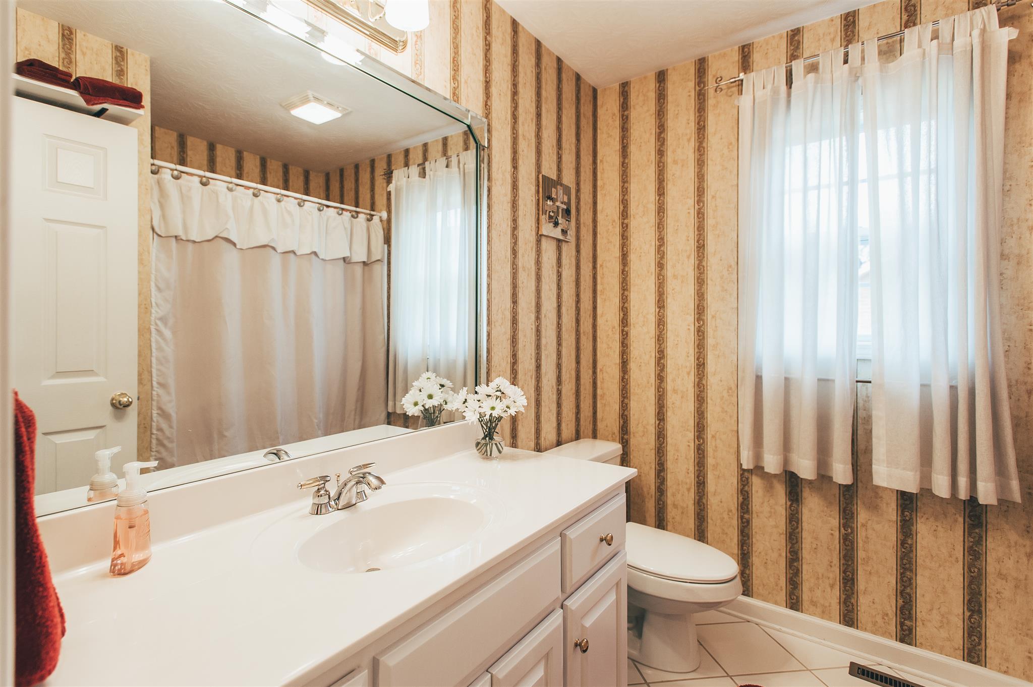 134 Abbey Road Gallatin, TN 37066 - Photo 13 of 18 a bathroom with a sink a toilet and shower curtain