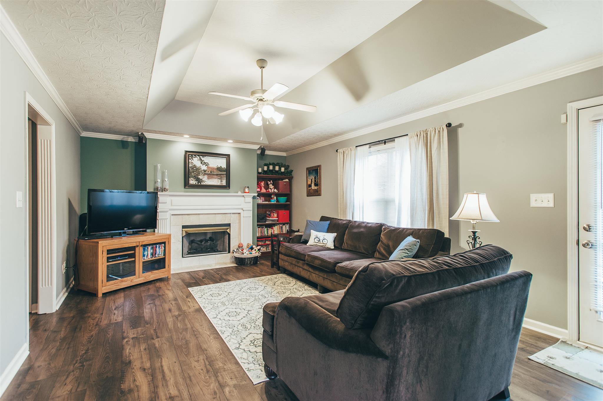 134 Abbey Road Gallatin, TN 37066 - Photo 4 of 18 a living room with furniture a fireplace and a flat screen tv