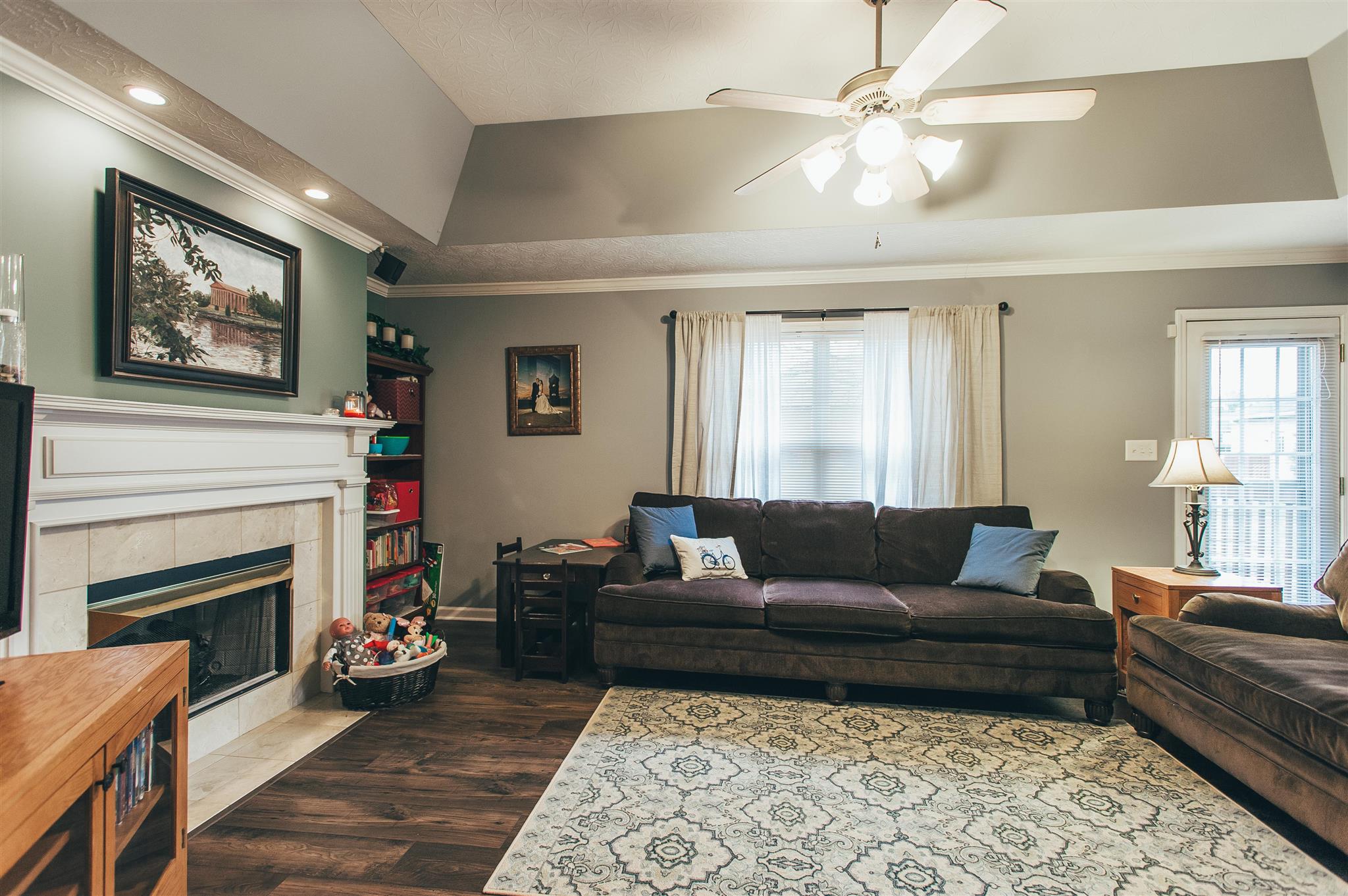 134 Abbey Road Gallatin, TN 37066 - Photo 5 of 18 a living room with furniture and a fireplace