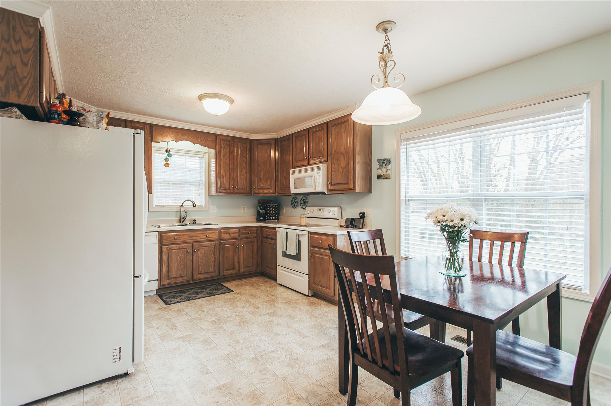 134 Abbey Road Gallatin, TN 37066 - Photo 8 of 18 a kitchen with a table chairs microwave and cabinets