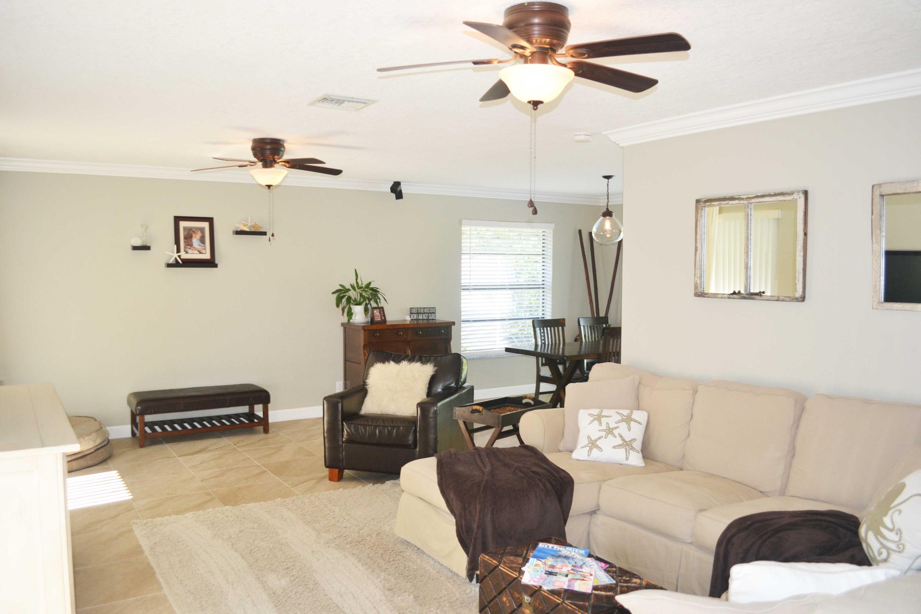 121 Beverly Road West Jupiter, FL 33469 - Photo 11 of 13 LivingRoom3