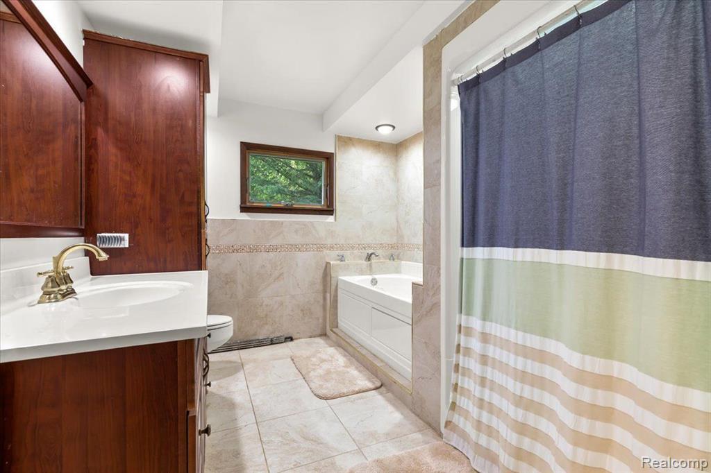 12423 Odell Road Linden, MI 48451 - Photo 10 of 51