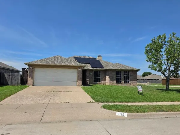 $274,900 | 3220 Winoak Drive, Fort Worth, TX 76123