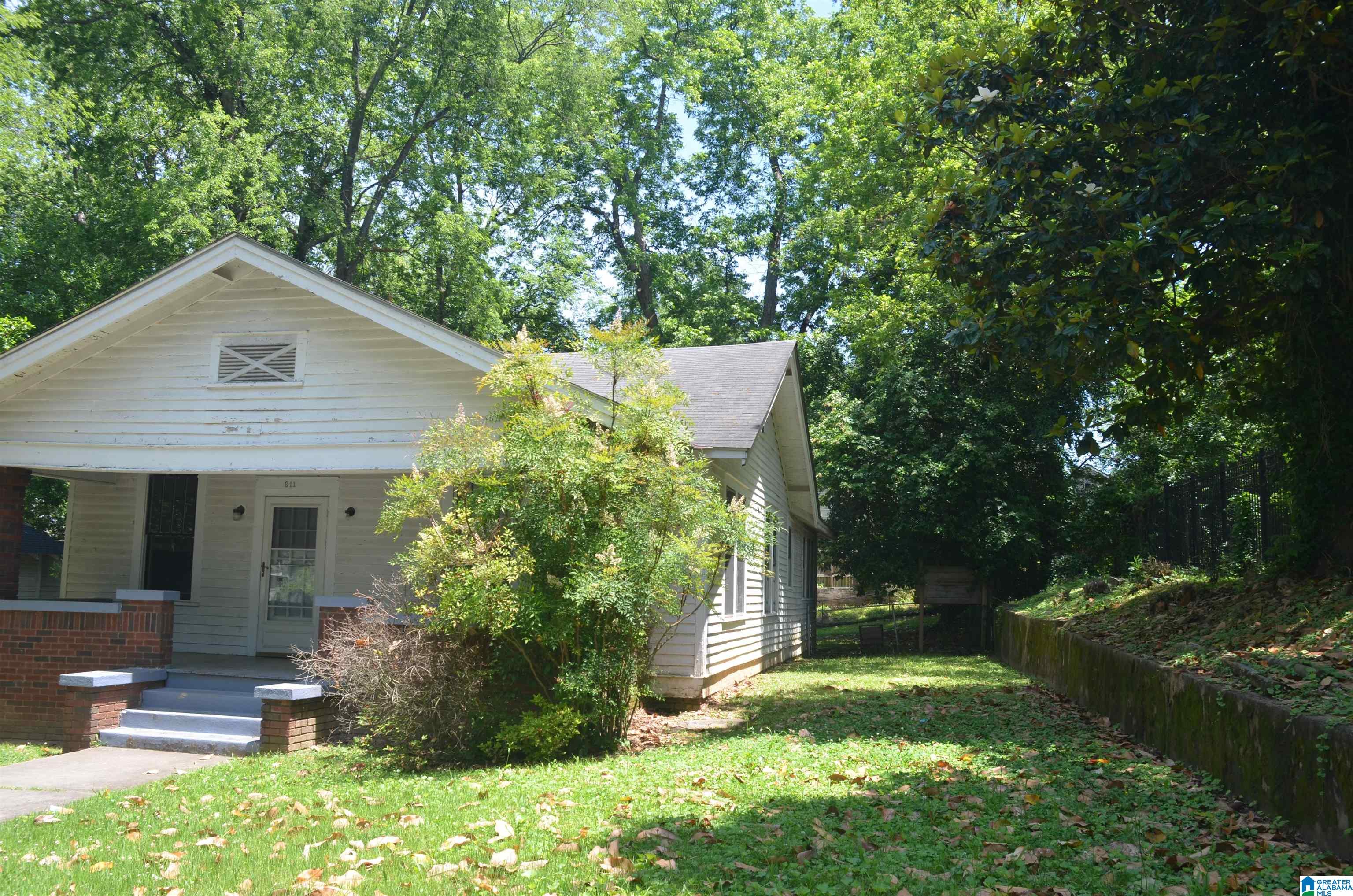 611 Goodwin Avenue Anniston, AL 36207 - Photo 2 of 21