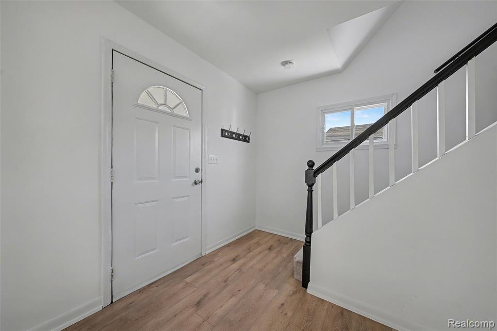 2330 Rosemont Road Berkley, MI 48072 - Photo 5 of 29