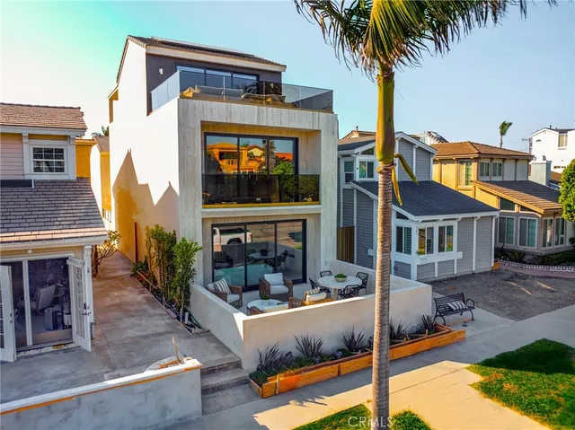 $3,095,000 | 505 17th Street, Huntington Beach, CA 92648