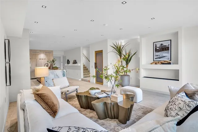 $3,095,000 | 505 17th Street, Huntington Beach, CA 92648